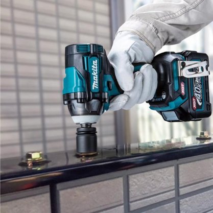 Chave de Impacto a Bateria Com Encaixe de 1/2 40V XGT TW004GZ Makita
