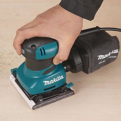 Lixadeira Orbital 200W B04556 220V Industrial Makita