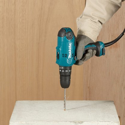 Parafusadeira e Furadeira de Impacto Com Mandril 3/8 320W HP0300 127V Industrial Makita